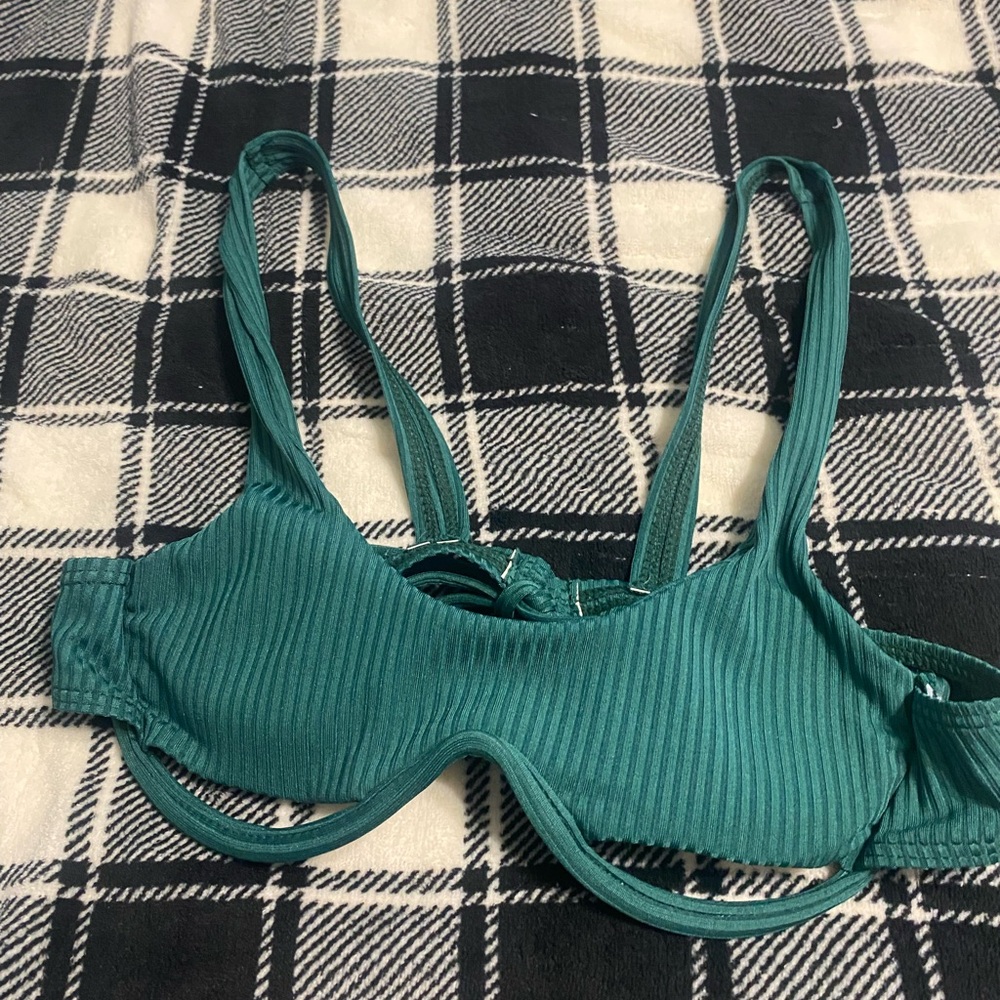Women’s size medium green swimsuit top